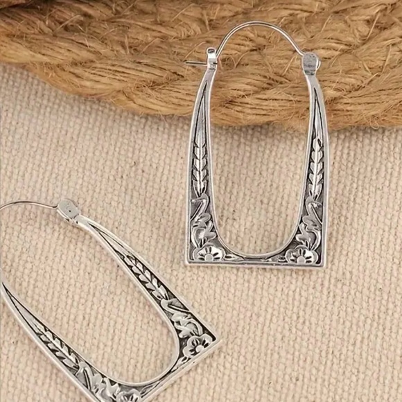 Ondine Branch Bud Bloom Floral Vine Embossed Arched Window Rectangle Garden Hoop - Picture 12 of 15